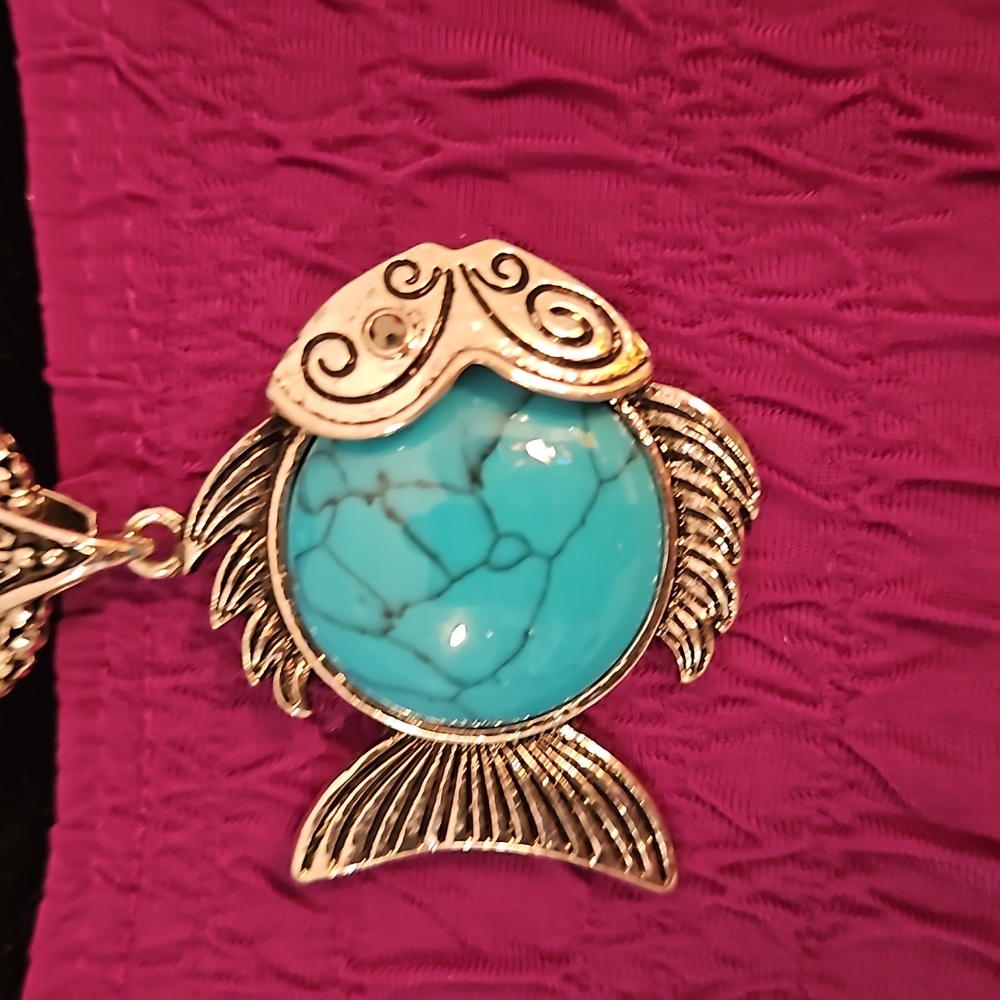 Turquoise & Silver colored Fish Necklace & Earrings - Alex Ryan, by CK Designs - Picture 3 of 7